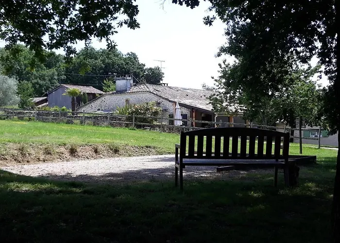 Les Gravets Гостевой дом Sigalens